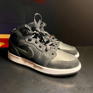 Jordan 1 Mid